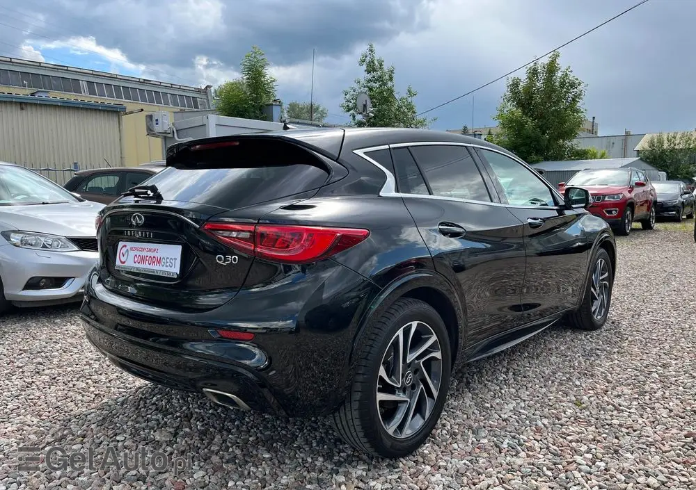 INFINITI Q30 