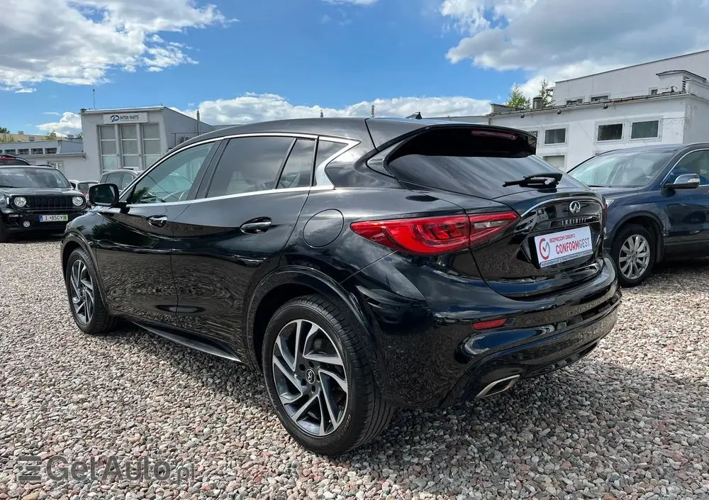 INFINITI Q30 