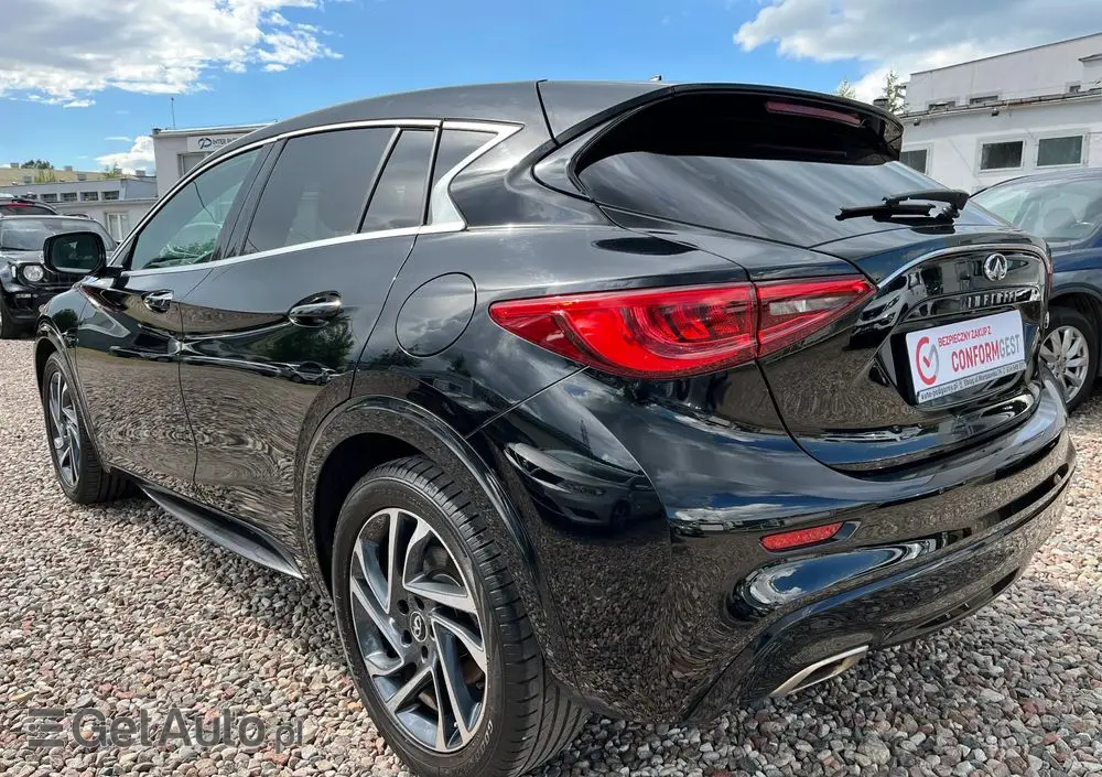 INFINITI Q30 