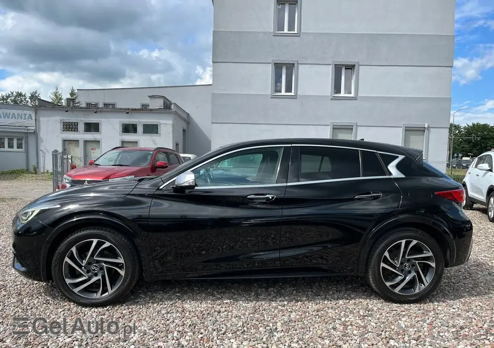 INFINITI Q30 