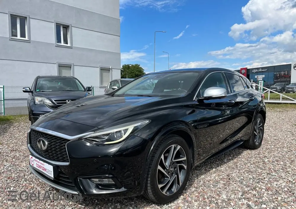 INFINITI Q30 