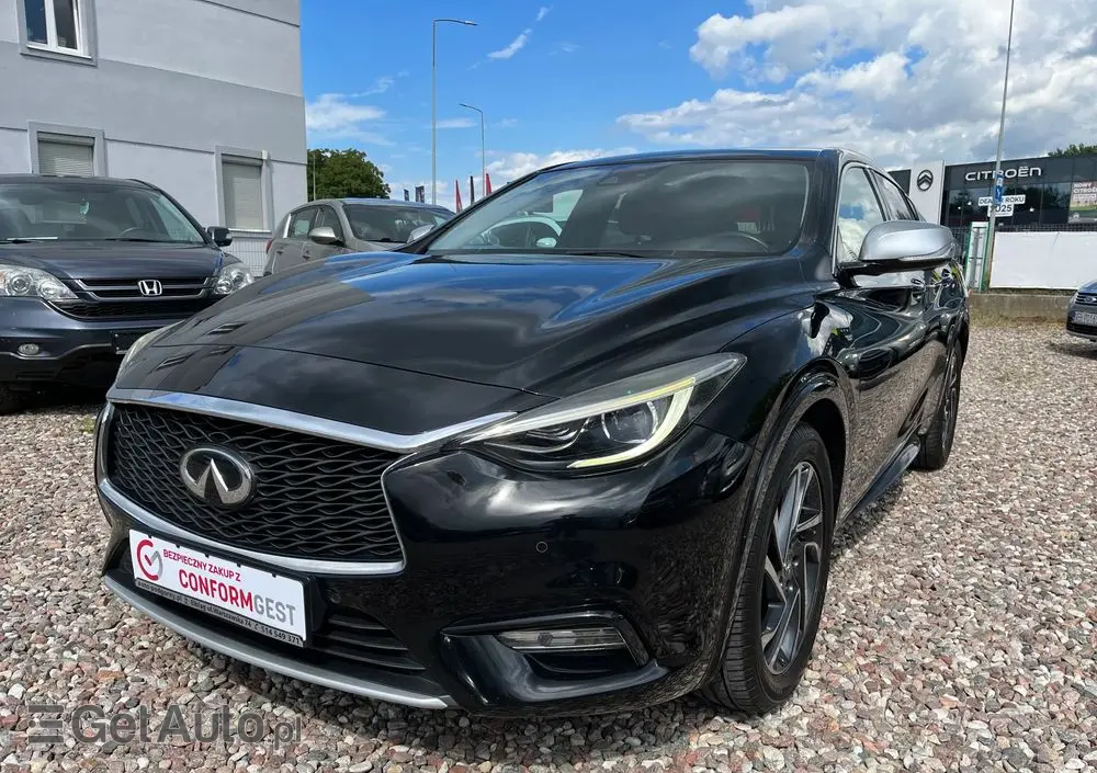INFINITI Q30 