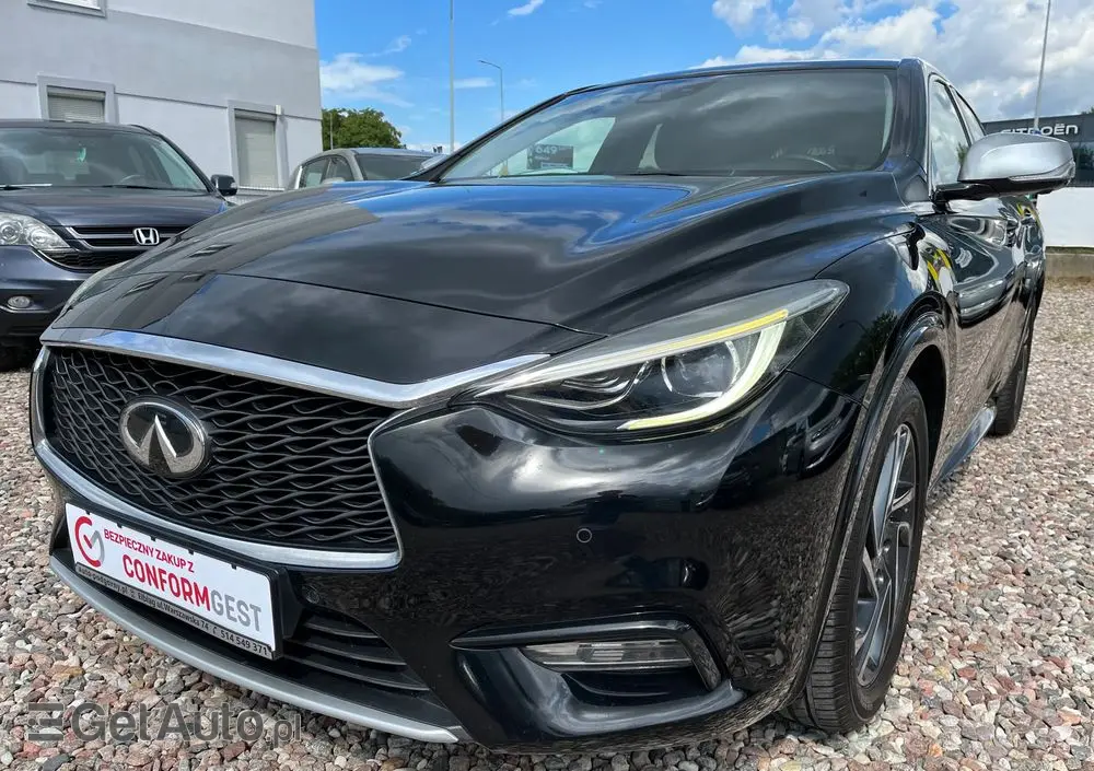 INFINITI Q30 