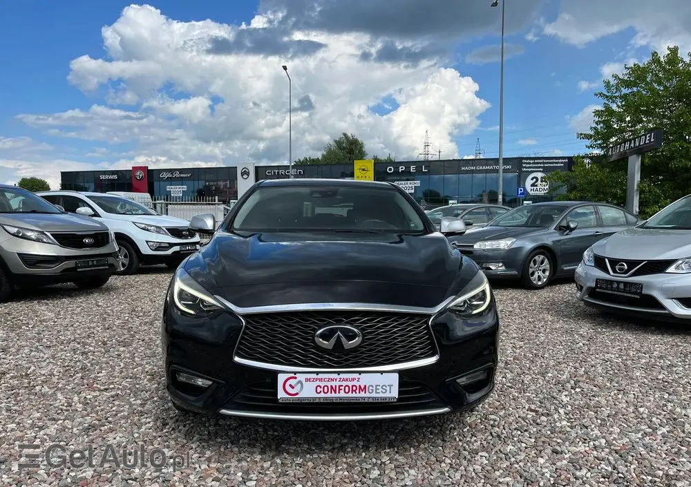 INFINITI Q30 
