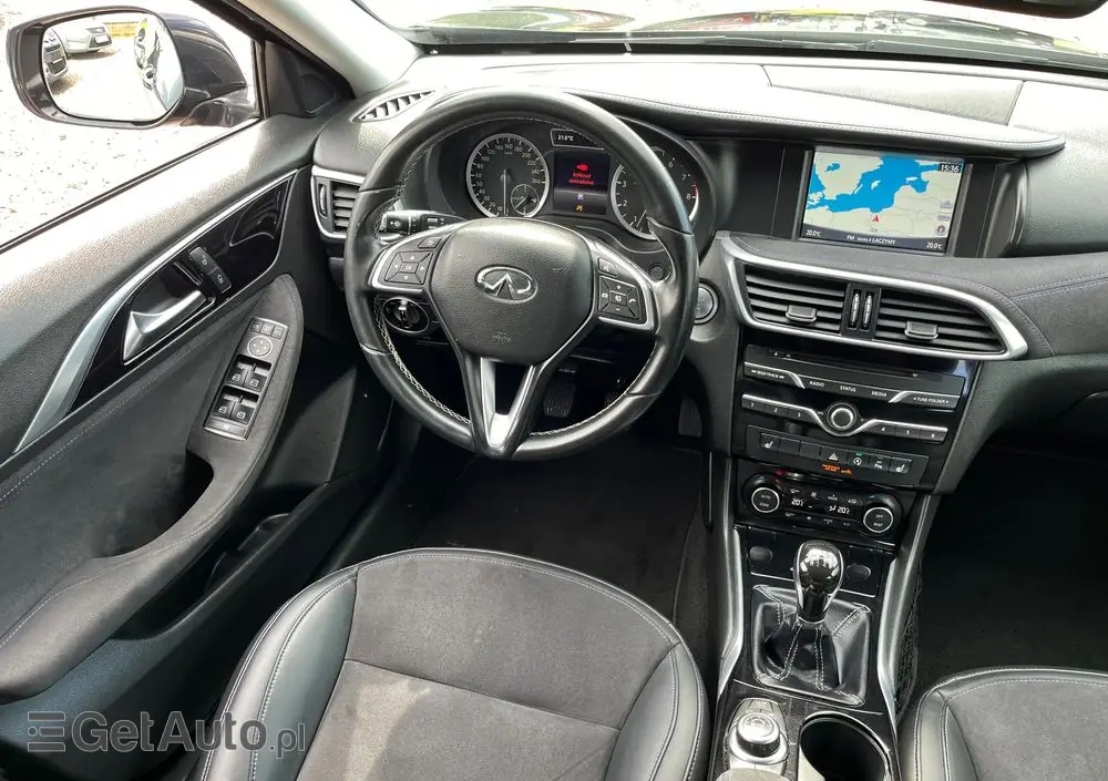 INFINITI Q30 