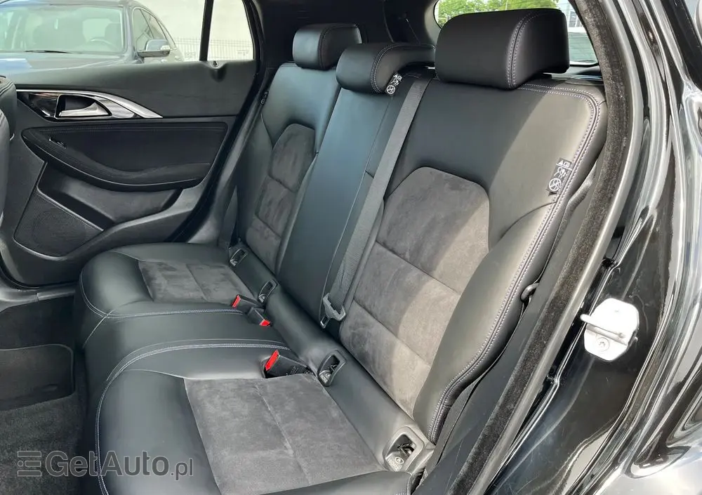 INFINITI Q30 