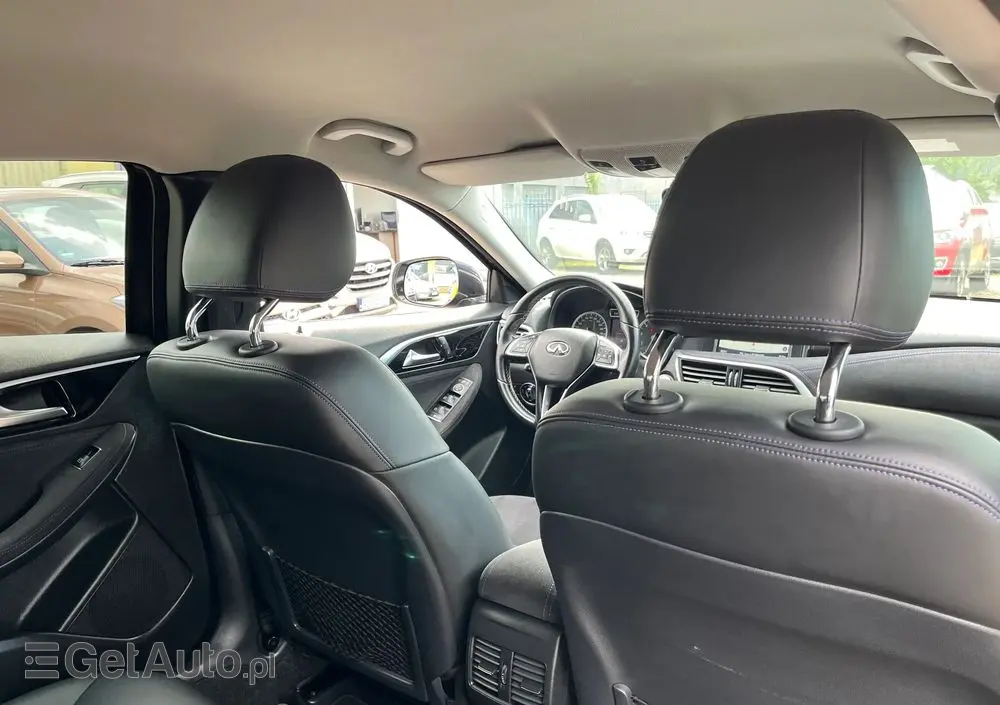 INFINITI Q30 