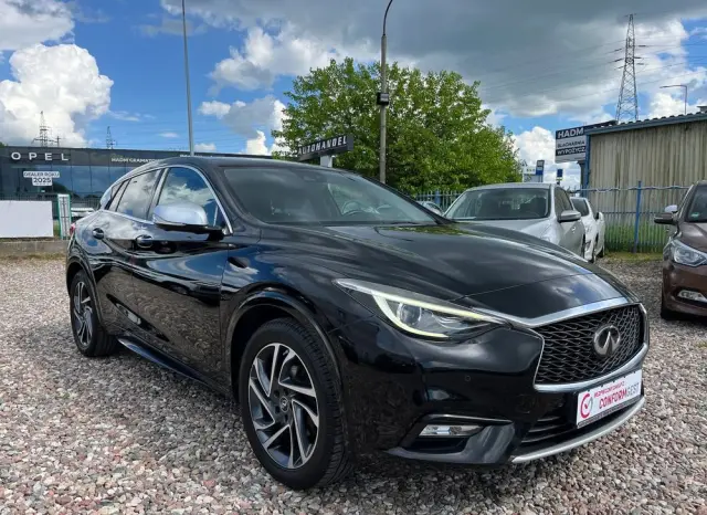 INFINITI Q30 