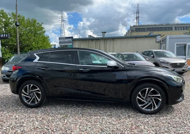 INFINITI Q30 