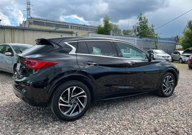 INFINITI Q30 