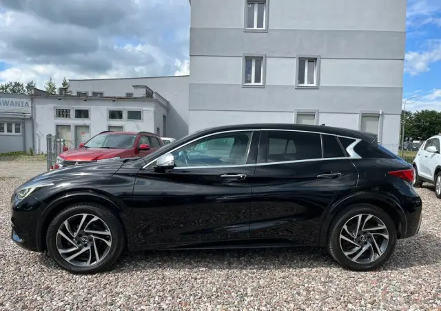 INFINITI Q30 