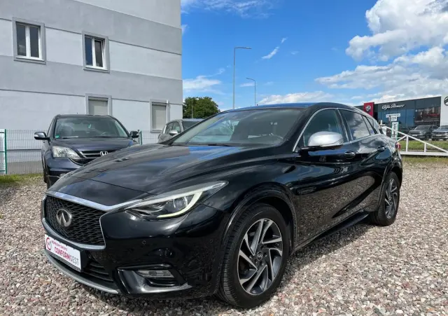 INFINITI Q30 