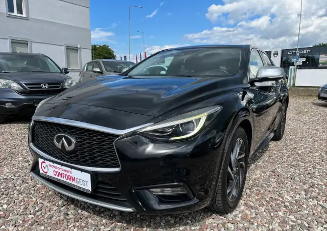 INFINITI Q30 
