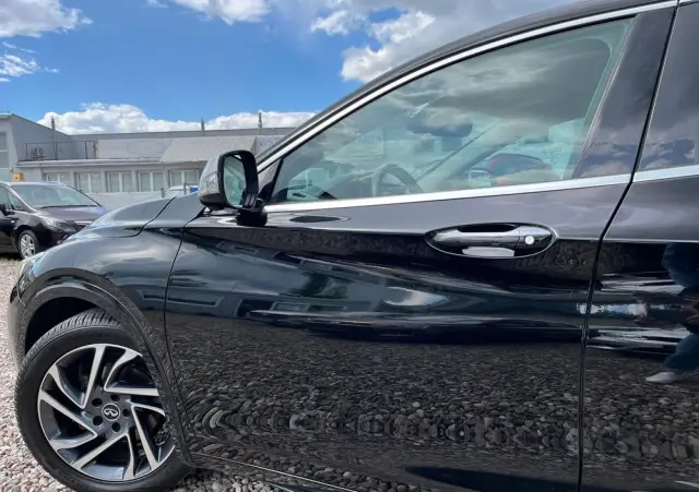 INFINITI Q30 