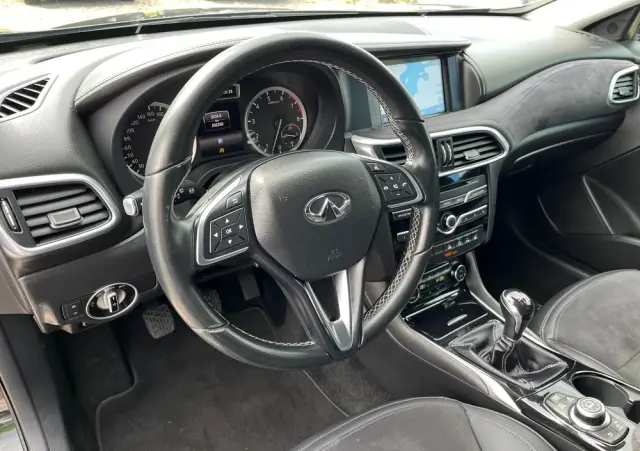 INFINITI Q30 