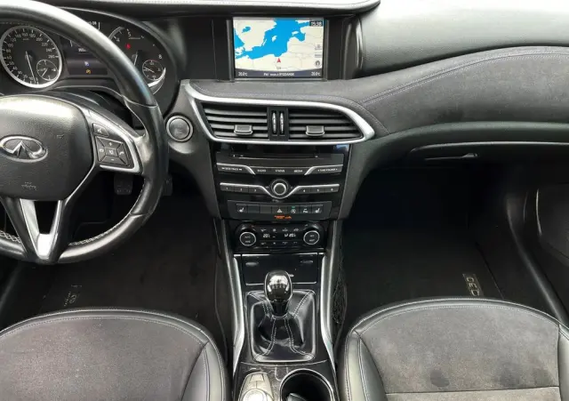 INFINITI Q30 