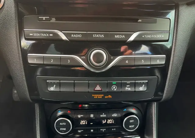 INFINITI Q30 