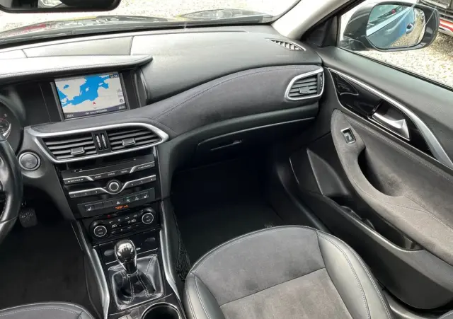 INFINITI Q30 
