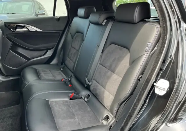 INFINITI Q30 