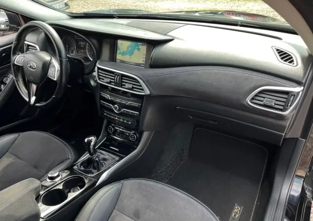 INFINITI Q30 
