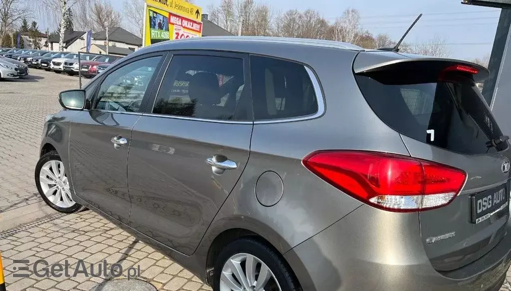 KIA Carens 