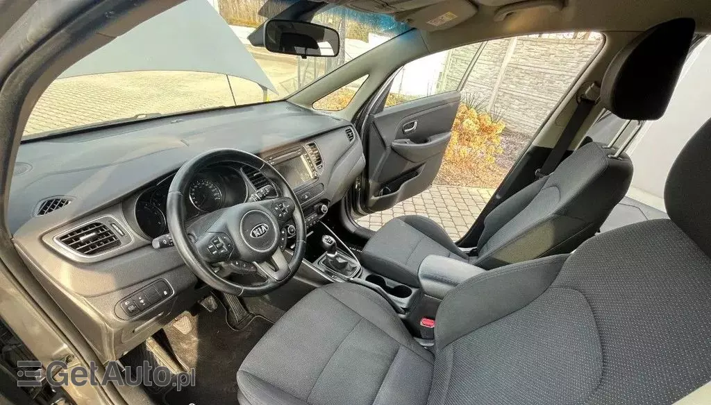 KIA Carens 