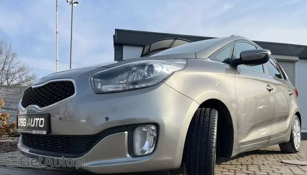 KIA Carens 