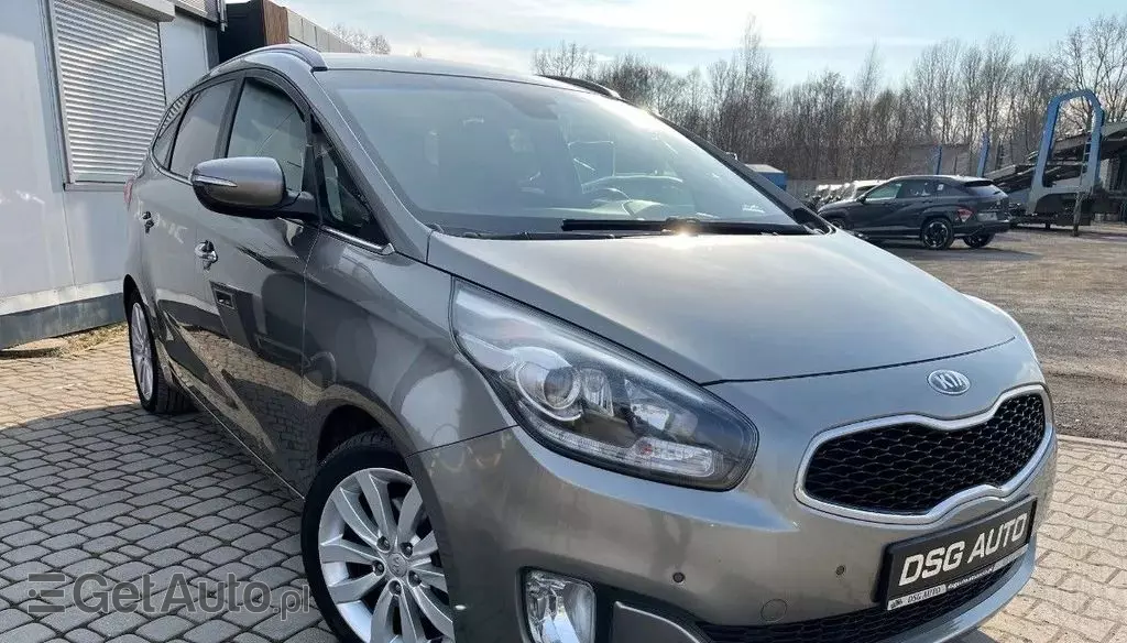 KIA Carens 