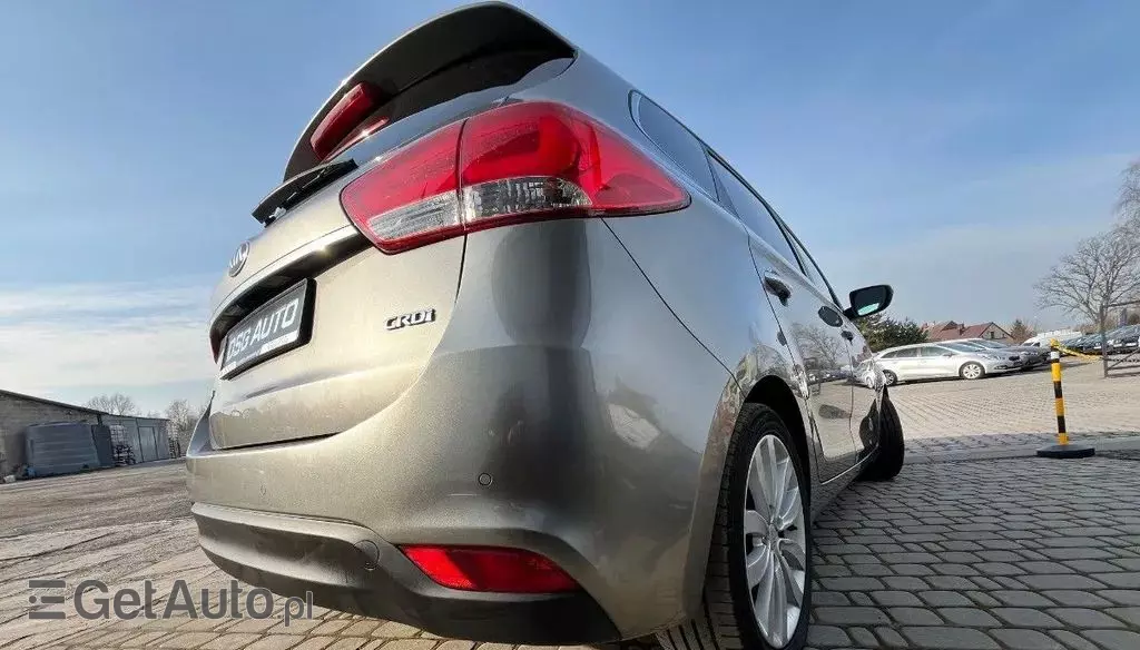 KIA Carens 