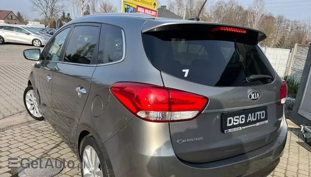 KIA Carens 