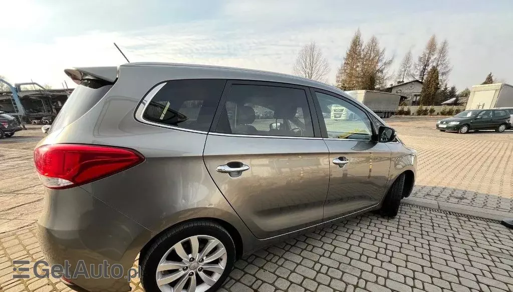 KIA Carens 