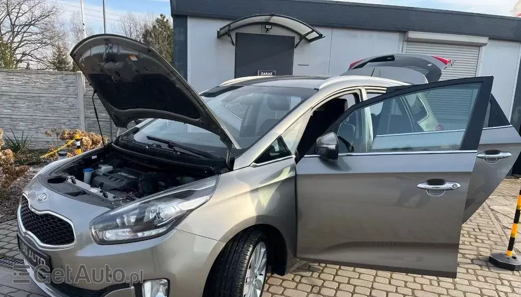 KIA Carens 