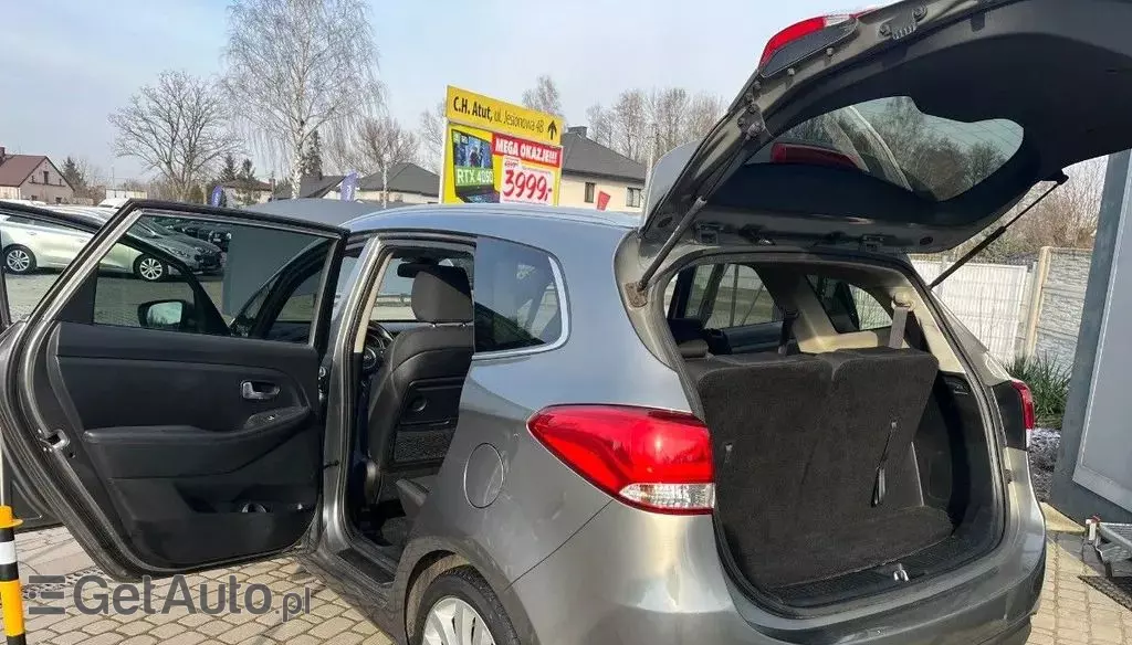 KIA Carens 