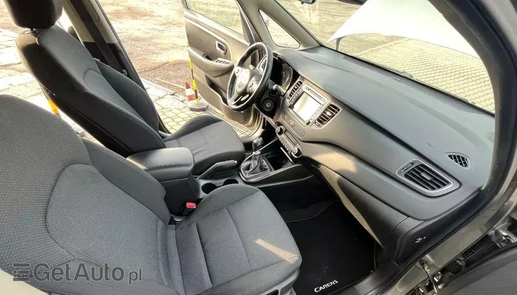 KIA Carens 