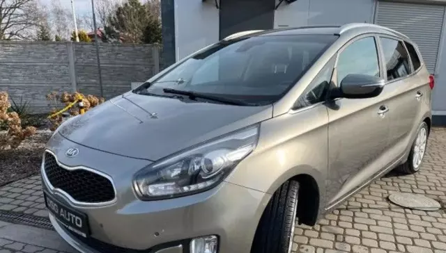 KIA Carens 