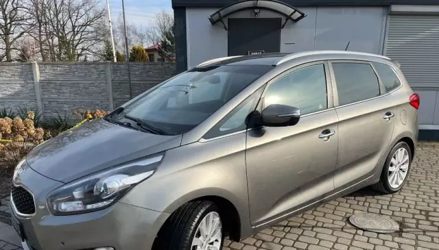KIA Carens 