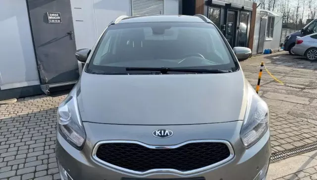 KIA Carens 