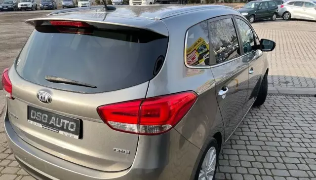 KIA Carens 