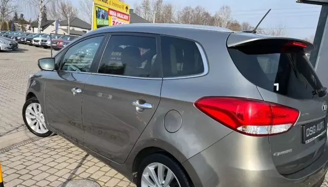 KIA Carens 
