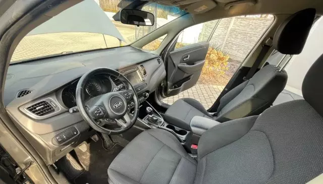 KIA Carens 