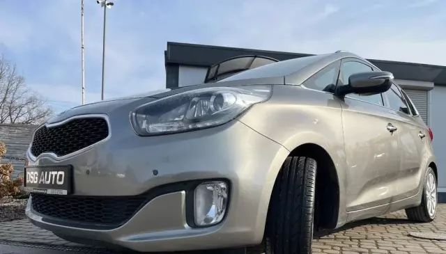 KIA Carens 