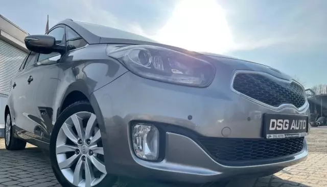 KIA Carens 