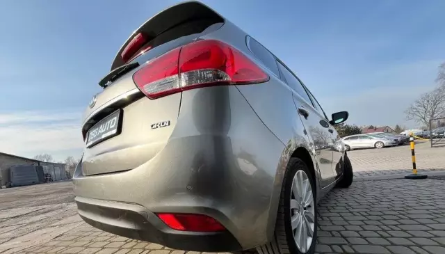 KIA Carens 