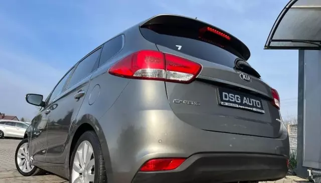KIA Carens 