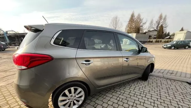 KIA Carens 