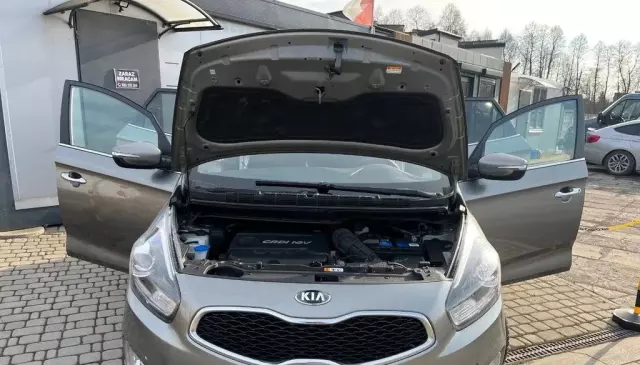 KIA Carens 