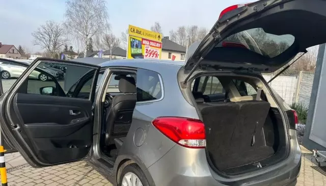 KIA Carens 