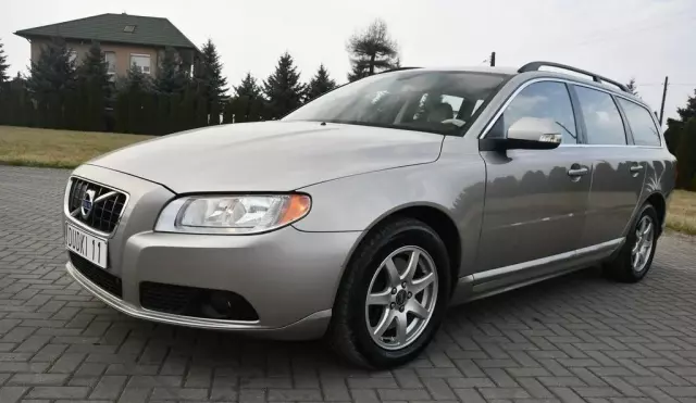 VOLVO V70 