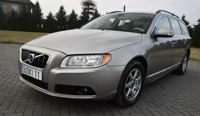 VOLVO V70 