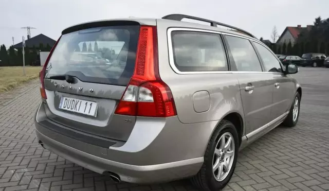 VOLVO V70 